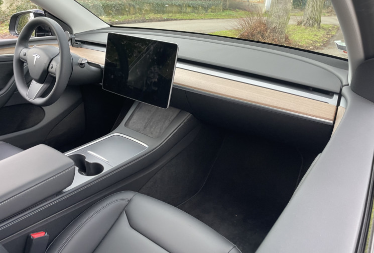 TESLA MODEL Y STANDARD PROPULSION 300 CH //  1ERE MAIN GARANTIE JUSQU'EN 2032 OU 160 000 KM