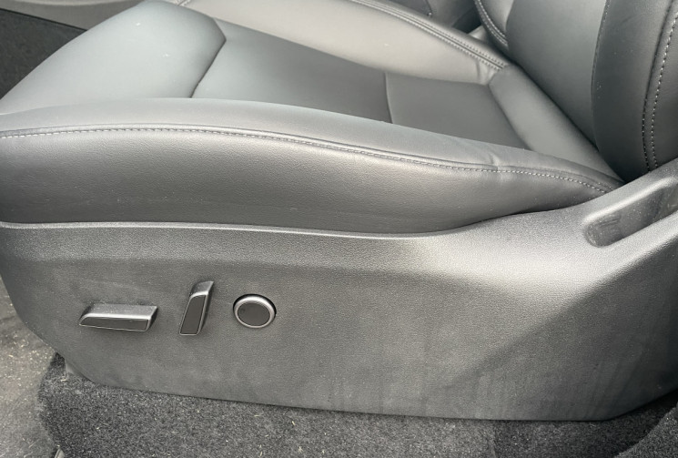 TESLA MODEL Y STANDARD PROPULSION 300 CH //  1ERE MAIN GARANTIE JUSQU'EN 2032 OU 160 000 KM