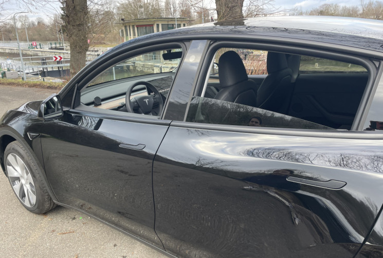 TESLA MODEL Y STANDARD PROPULSION 300 CH //  1ERE MAIN GARANTIE JUSQU'EN 2032 OU 160 000 KM