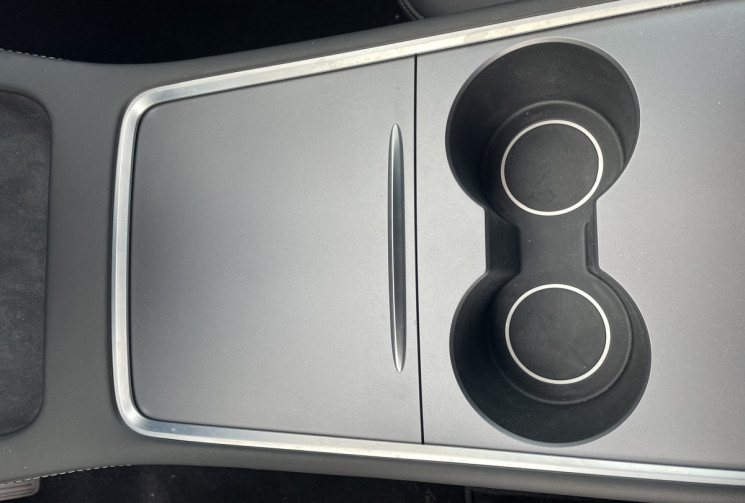 TESLA MODEL Y STANDARD PROPULSION 300 CH //  1ERE MAIN GARANTIE JUSQU'EN 2032 OU 160 000 KM