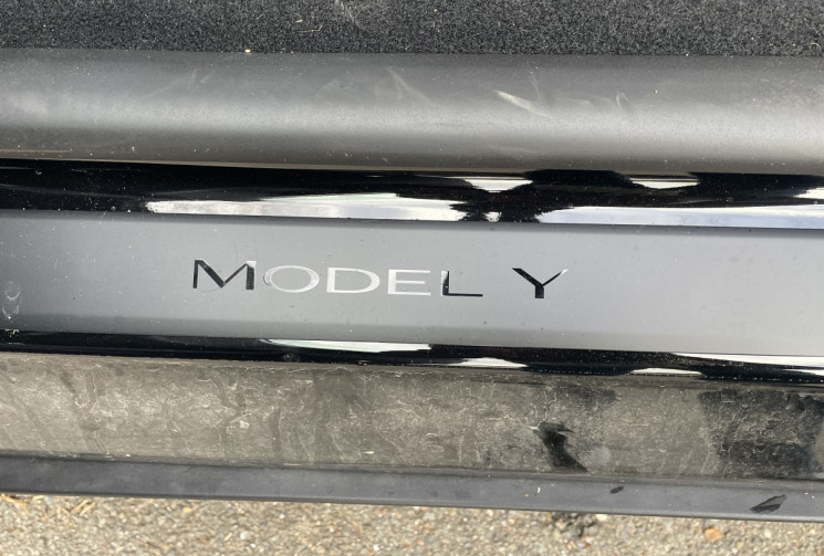 TESLA MODEL Y STANDARD PROPULSION 300 CH //  1ERE MAIN GARANTIE JUSQU'EN 2032 OU 160 000 KM