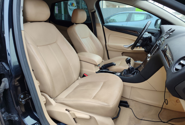 Ford MONDEO 2.0 TDCI GHIA X / 1er Main 