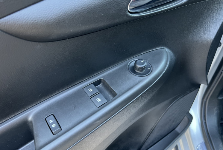 Opel Karl 1.0 73 Rocks / Seulement 6800 km / Climatisation / Carplay / Moteur à Chaine