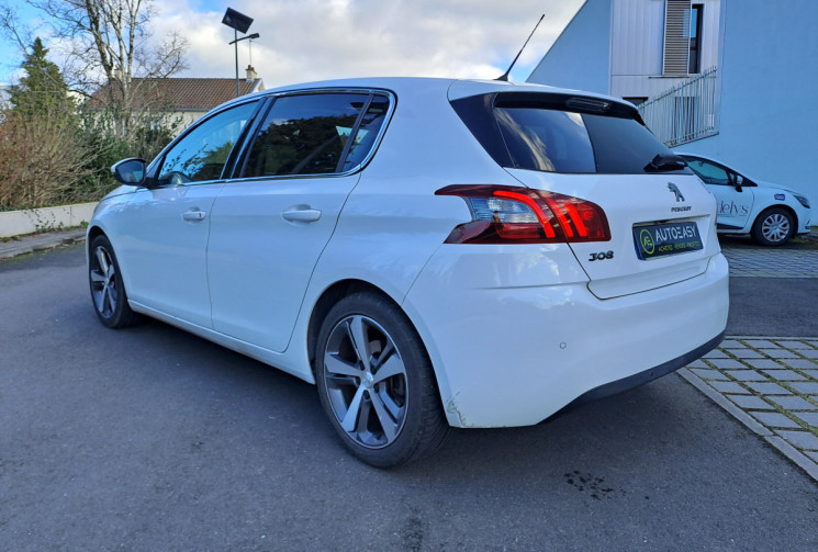 Peugeot 308 1.2 130ch Tech Edition EAT8 Toit panoramique / Idem GT Line