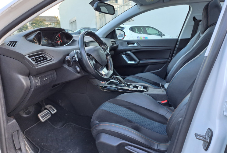 Peugeot 308 1.2 130ch Tech Edition EAT8 Toit panoramique / Idem GT Line