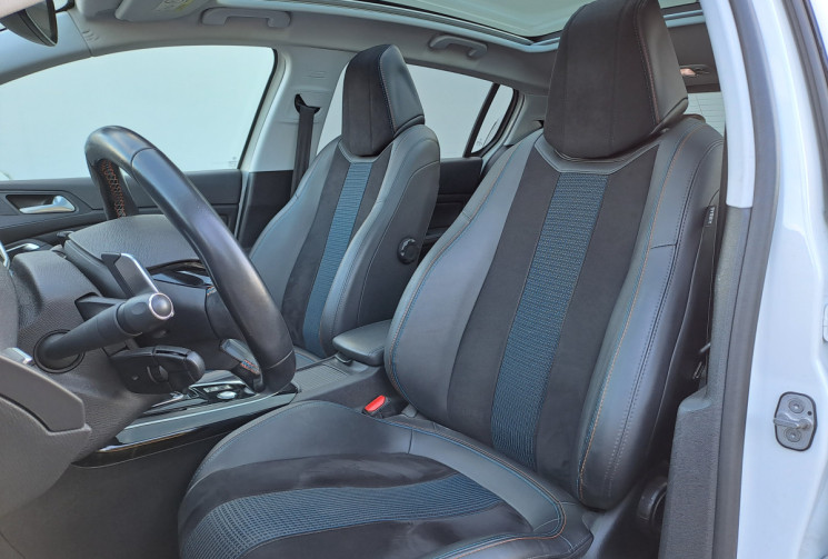Peugeot 308 1.2 130ch Tech Edition EAT8 Toit panoramique / Idem GT Line
