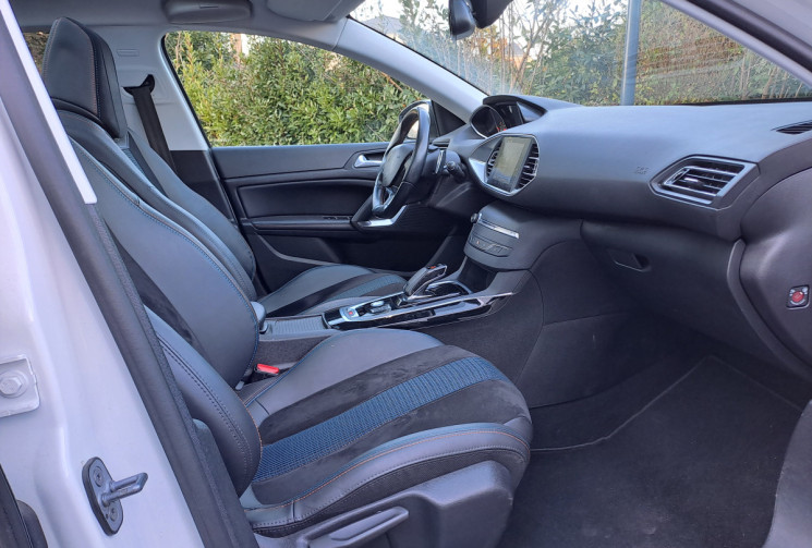 Peugeot 308 1.2 130ch Tech Edition EAT8 Toit panoramique / Idem GT Line