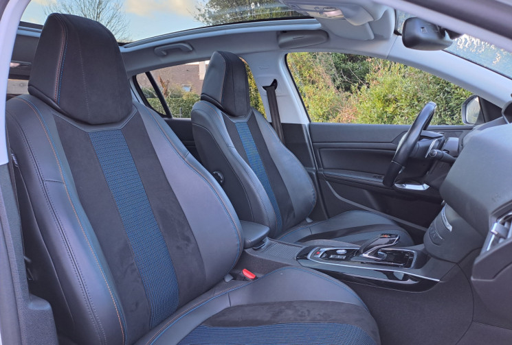 Peugeot 308 1.2 130ch Tech Edition EAT8 Toit panoramique / Idem GT Line