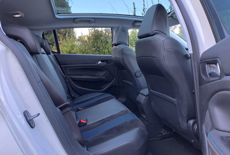 Peugeot 308 1.2 130ch Tech Edition EAT8 Toit panoramique / Idem GT Line