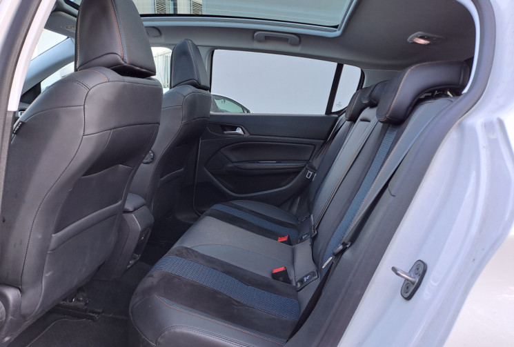 Peugeot 308 1.2 130ch Tech Edition EAT8 Toit panoramique / Idem GT Line