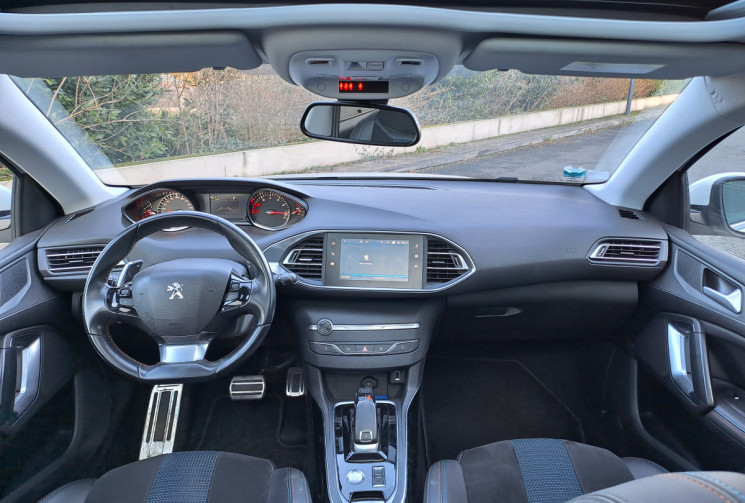Peugeot 308 1.2 130ch Tech Edition EAT8 Toit panoramique / Idem GT Line