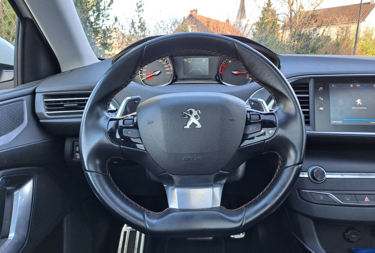 Peugeot 308 1.2 130ch Tech Edition EAT8 Toit panoramique / Idem GT Line