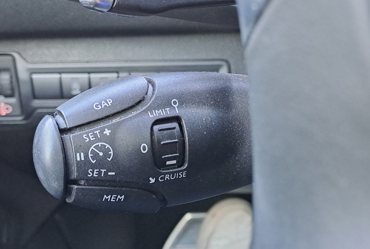 Peugeot 308 1.2 130ch Tech Edition EAT8 Toit panoramique / Idem GT Line