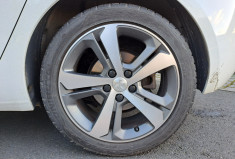 Peugeot 308 1.2 130ch Tech Edition EAT8 Toit panoramique / Idem GT Line