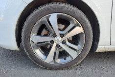 Peugeot 308 1.2 130ch Tech Edition EAT8 Toit panoramique / Idem GT Line
