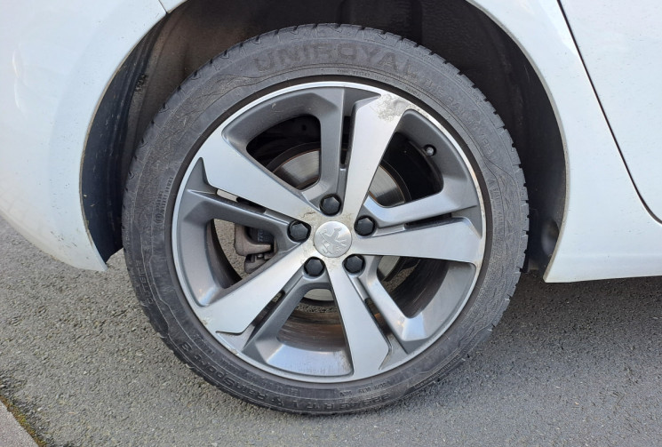Peugeot 308 1.2 130ch Tech Edition EAT8 Toit panoramique / Idem GT Line