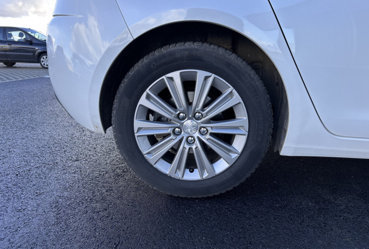 Peugeot 308 II Allure 2.0 BlueHDi 150 cv BVA - Attelage/ caméra