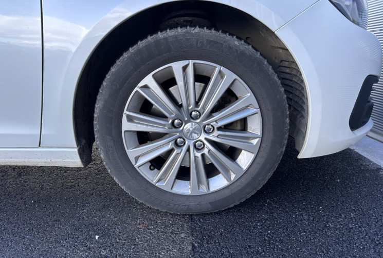 Peugeot 308 II Allure 2.0 BlueHDi 150 cv BVA - Attelage/ caméra