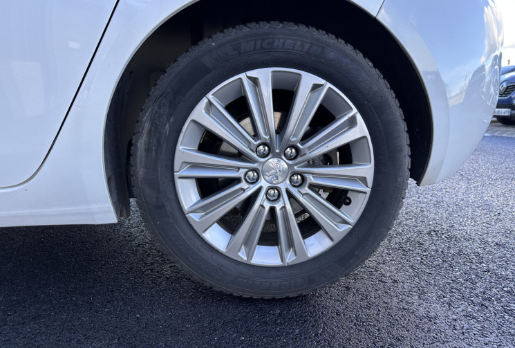 Peugeot 308 II Allure 2.0 BlueHDi 150 cv BVA - Attelage/ caméra
