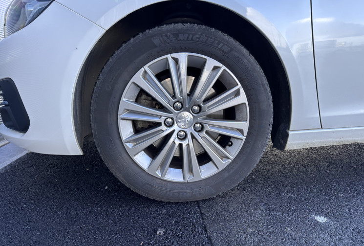 Peugeot 308 II Allure 2.0 BlueHDi 150 cv BVA - Attelage/ caméra