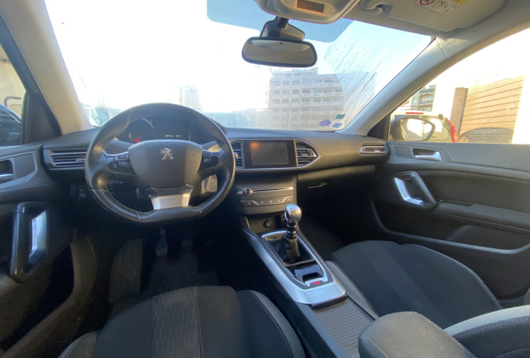 Peugeot 308 1.2 e-THP SENSATION 130 ch / COURROIE DE DISTRI CHANGEE 