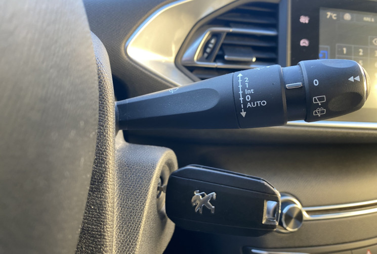 Peugeot 308 1.2 e-THP SENSATION 130 ch / COURROIE DE DISTRI CHANGEE 
