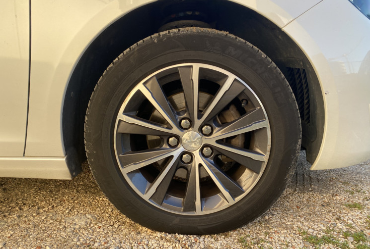 Peugeot 308 1.2 e-THP SENSATION 130 ch / COURROIE DE DISTRI CHANGEE 