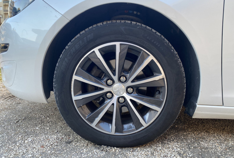 Peugeot 308 1.2 e-THP SENSATION 130 ch / COURROIE DE DISTRI CHANGEE 