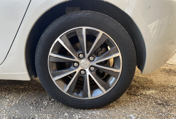 Peugeot 308 1.2 e-THP SENSATION 130 ch / COURROIE DE DISTRI CHANGEE 