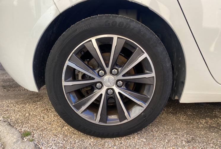 Peugeot 308 1.2 e-THP SENSATION 130 ch / COURROIE DE DISTRI CHANGEE 