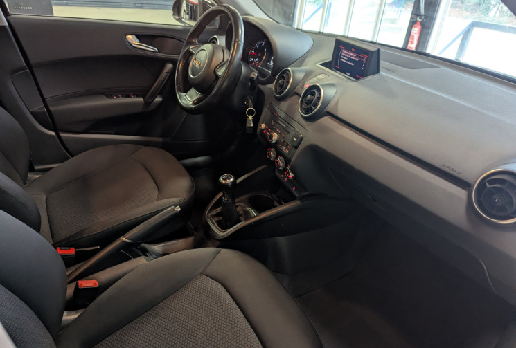 AUDI A1 SPORTBACK 1.6 TDI 90 AMBIENTE / 5 Portes/ DISTRIBUTION OK