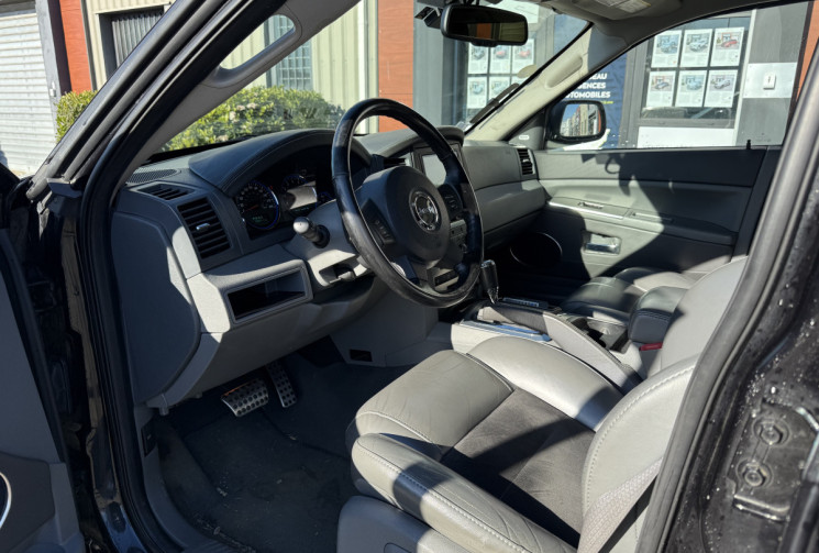 JEEP GRAND CHEROKEE SRT8 6.1 i V8 4WD 426 / ECHAPPEMENT BORLA / AUDITORIUM ECRANS AVANT ET ARRIERE