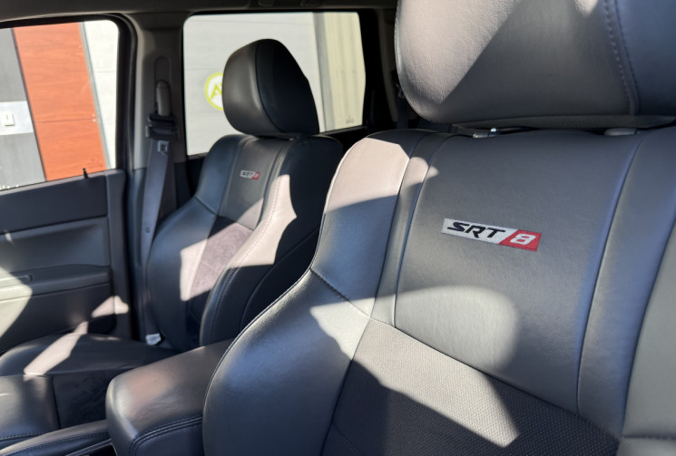JEEP GRAND CHEROKEE SRT8 6.1 i V8 4WD 426 / ECHAPPEMENT BORLA / AUDITORIUM ECRANS AVANT ET ARRIERE
