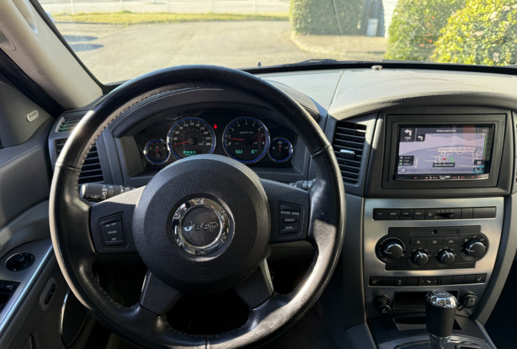 JEEP GRAND CHEROKEE SRT8 6.1 i V8 4WD 426 / ECHAPPEMENT BORLA / AUDITORIUM ECRANS AVANT ET ARRIERE