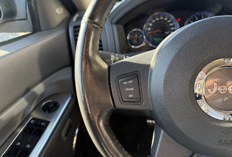 JEEP GRAND CHEROKEE SRT8 6.1 i V8 4WD 426 / ECHAPPEMENT BORLA / AUDITORIUM ECRANS AVANT ET ARRIERE