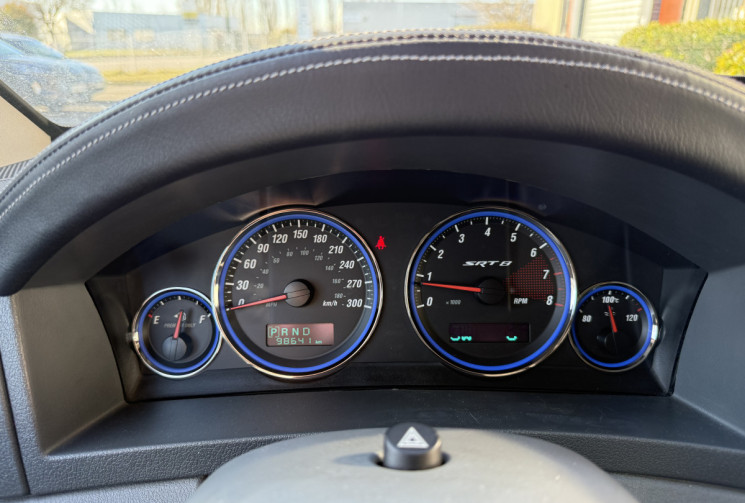 JEEP GRAND CHEROKEE SRT8 6.1 i V8 4WD 426 / ECHAPPEMENT BORLA / AUDITORIUM ECRANS AVANT ET ARRIERE
