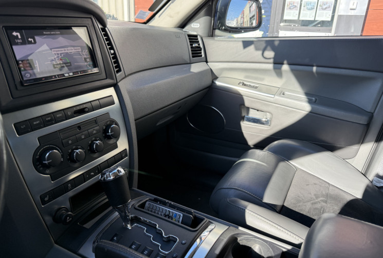 JEEP GRAND CHEROKEE SRT8 6.1 i V8 4WD 426 / ECHAPPEMENT BORLA / AUDITORIUM ECRANS AVANT ET ARRIERE