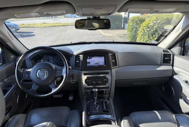 JEEP GRAND CHEROKEE SRT8 6.1 i V8 4WD 426 / ECHAPPEMENT BORLA / AUDITORIUM ECRANS AVANT ET ARRIERE