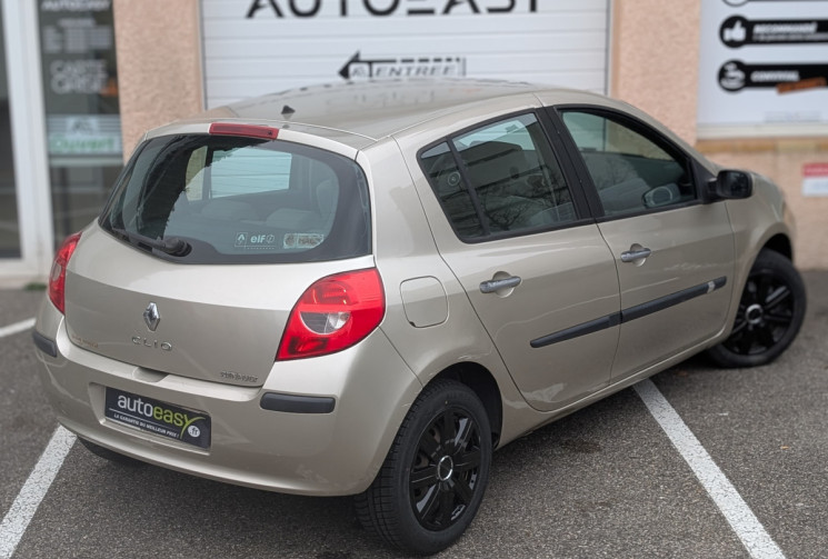 Renault Clio 1.4 16v 98ch Luxe Privilège 5p
