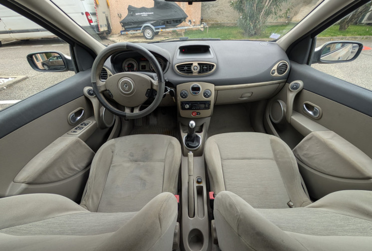 Renault Clio 1.4 16v 98ch Luxe Privilège 5p