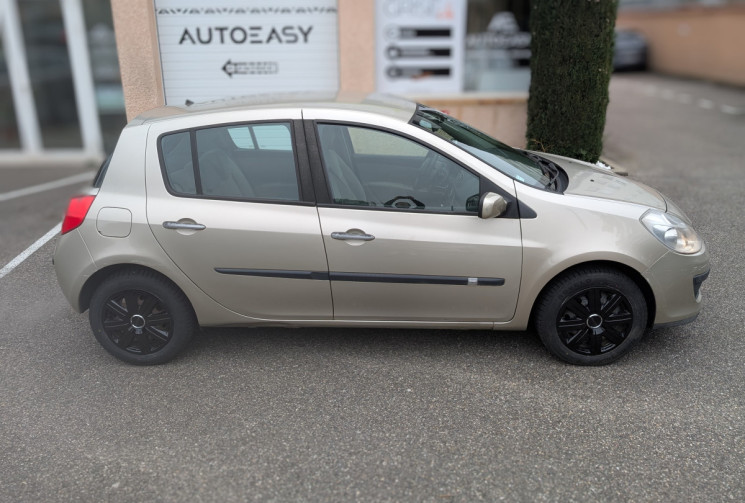 Renault Clio 1.4 16v 98ch Luxe Privilège 5p