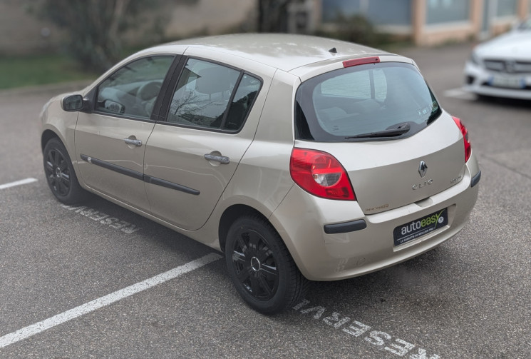 Renault Clio 1.4 16v 98ch Luxe Privilège 5p