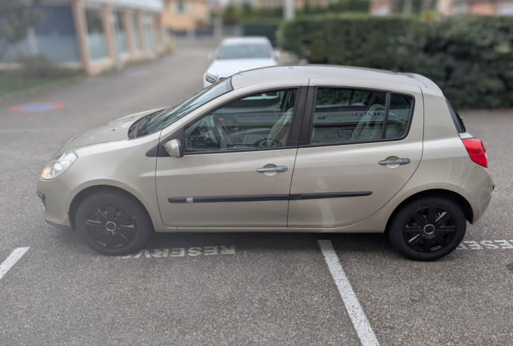 Renault Clio 1.4 16v 98ch Luxe Privilège 5p