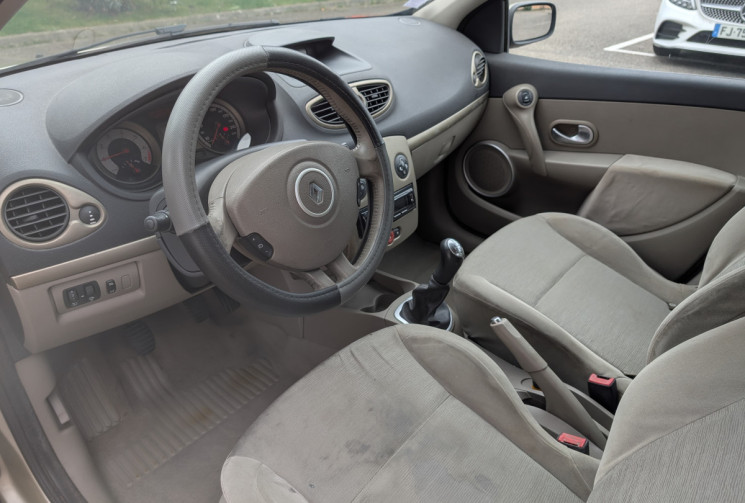 Renault Clio 1.4 16v 98ch Luxe Privilège 5p