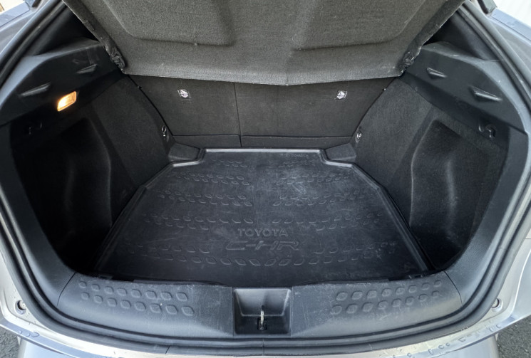 Toyota C-HR 122H DESIGN 2WD E-CVT RC18
