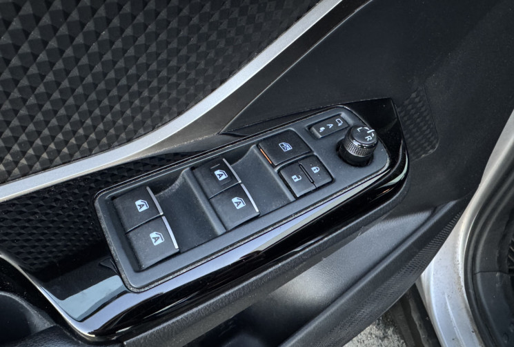 Toyota C-HR 122H DESIGN 2WD E-CVT RC18