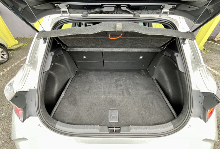 Toyota COROLLA 1.8 VVT-i 16V 122 cv HSD CVT Design / Boite auto / Chaine de distribution / 1ère main