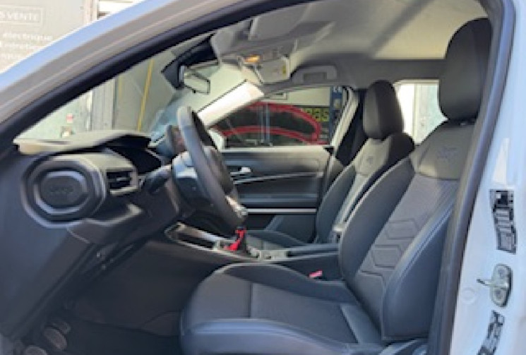 Jeep Avenger 1.2 turbo T3 100 ch Altitude Plus + origine France / CARPLAY / CAMERA 360 / GPS / 