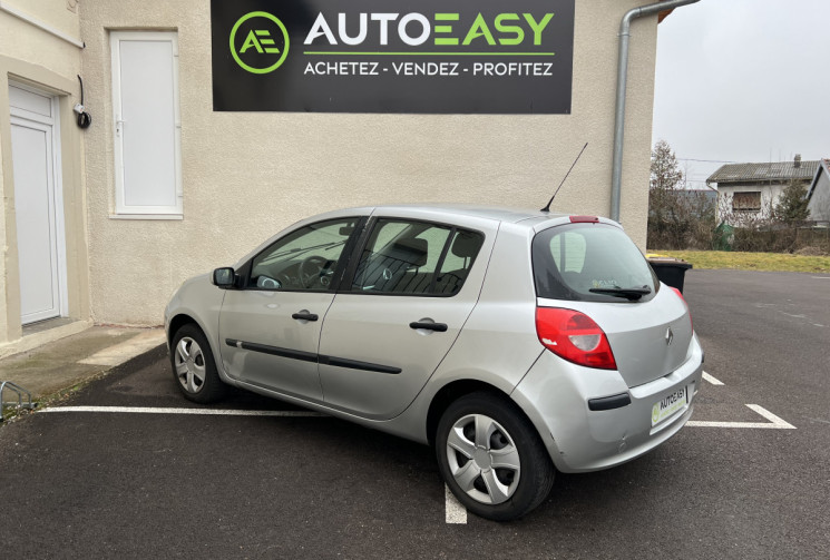 Renault CLIO 3  1.6 i  110 CH