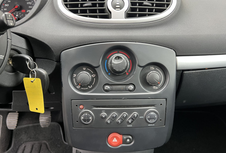 Renault CLIO 3  1.6 i  110 CH